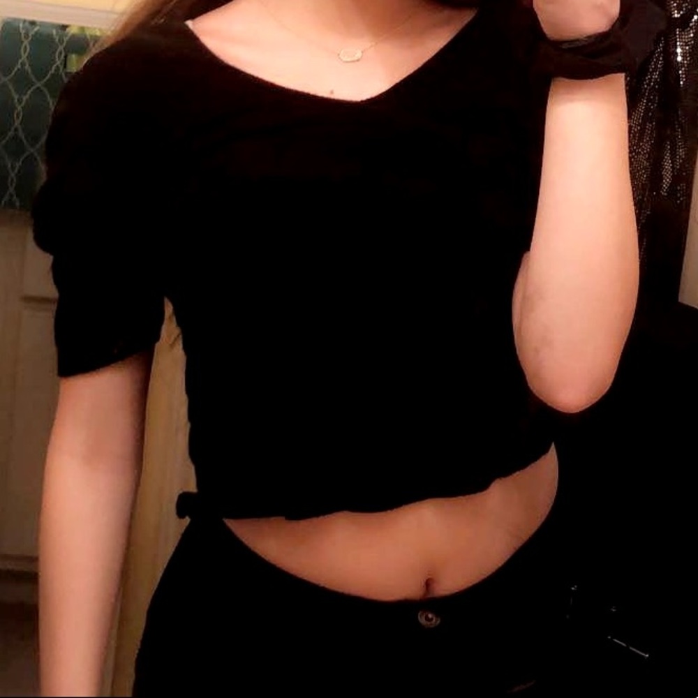 BLACK CROP TOP